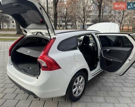 Білий Вольво B60, об'ємом двигуна 2.4 л та пробігом 200 тис. км за 10650 $, фото 23 на Automoto.ua