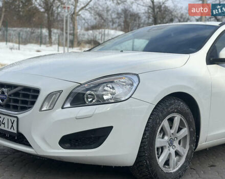 Белый Вольво B60, объемом двигателя 2.4 л и пробегом 203 тыс. км за 12699 $, фото 6 на Automoto.ua