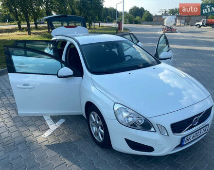 Белый Вольво B60, объемом двигателя 1.98 л и пробегом 247 тыс. км за 10350 $, фото 12 на Automoto.ua
