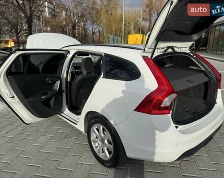 Білий Вольво B60, об'ємом двигуна 2.4 л та пробігом 200 тис. км за 10650 $, фото 22 на Automoto.ua