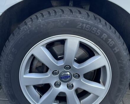 Белый Вольво B60, объемом двигателя 2 л и пробегом 280 тыс. км за 10300 $, фото 3 на Automoto.ua