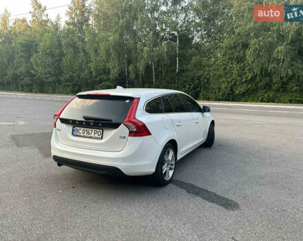 Белый Вольво B60, объемом двигателя 1.56 л и пробегом 215 тыс. км за 10400 $, фото 6 на Automoto.ua