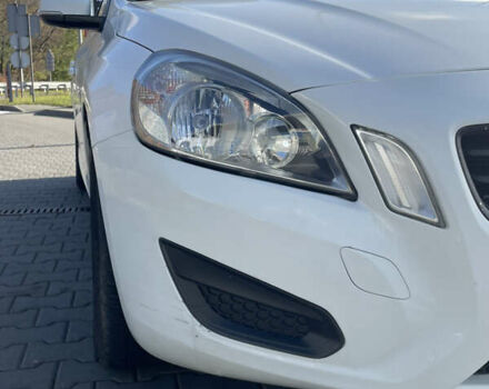 Белый Вольво B60, объемом двигателя 2 л и пробегом 280 тыс. км за 10300 $, фото 29 на Automoto.ua