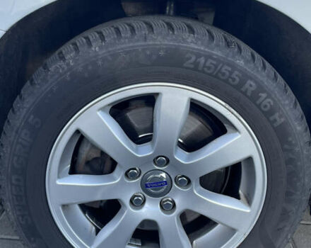 Белый Вольво B60, объемом двигателя 2 л и пробегом 280 тыс. км за 10300 $, фото 3 на Automoto.ua