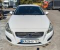 Белый Вольво B60, объемом двигателя 1.56 л и пробегом 295 тыс. км за 8250 $, фото 3 на Automoto.ua