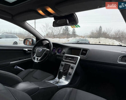 Білий Вольво B60, об'ємом двигуна 2.4 л та пробігом 234 тис. км за 12999 $, фото 32 на Automoto.ua