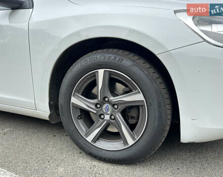 Білий Вольво B60, об'ємом двигуна 1.56 л та пробігом 287 тис. км за 9300 $, фото 12 на Automoto.ua