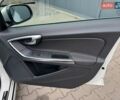Белый Вольво B60, объемом двигателя 2.4 л и пробегом 160 тыс. км за 13900 $, фото 72 на Automoto.ua