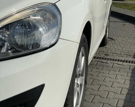 Белый Вольво B60, объемом двигателя 2 л и пробегом 280 тыс. км за 10300 $, фото 34 на Automoto.ua