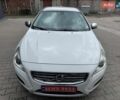 Белый Вольво B60, объемом двигателя 2.4 л и пробегом 160 тыс. км за 13500 $, фото 13 на Automoto.ua
