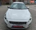 Белый Вольво B60, объемом двигателя 2.4 л и пробегом 160 тыс. км за 13600 $, фото 13 на Automoto.ua