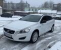 Белый Вольво B60, объемом двигателя 2.4 л и пробегом 228 тыс. км за 10600 $, фото 1 на Automoto.ua