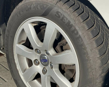 Белый Вольво B60, объемом двигателя 2 л и пробегом 280 тыс. км за 10300 $, фото 9 на Automoto.ua