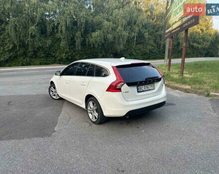 Белый Вольво B60, объемом двигателя 1.56 л и пробегом 215 тыс. км за 10400 $, фото 7 на Automoto.ua
