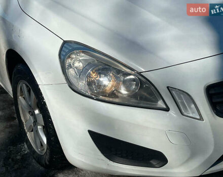 Білий Вольво B60, об'ємом двигуна 2 л та пробігом 288 тис. км за 9990 $, фото 4 на Automoto.ua