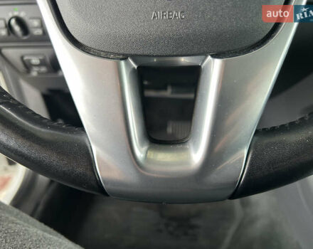 Белый Вольво B60, объемом двигателя 2.4 л и пробегом 160 тыс. км за 13900 $, фото 45 на Automoto.ua