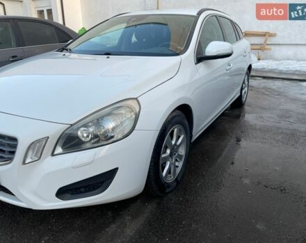 Белый Вольво B60, объемом двигателя 1.56 л и пробегом 198 тыс. км за 9900 $, фото 1 на Automoto.ua