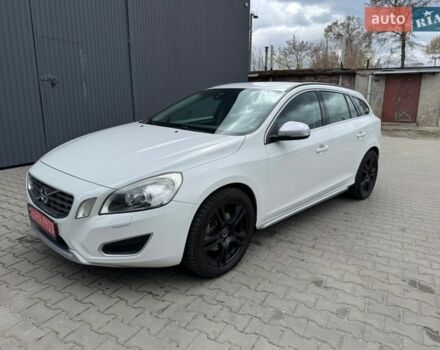 Белый Вольво B60, объемом двигателя 2.4 л и пробегом 160 тыс. км за 13900 $, фото 3 на Automoto.ua