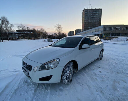 Белый Вольво B60, объемом двигателя 1.6 л и пробегом 337 тыс. км за 10400 $, фото 27 на Automoto.ua