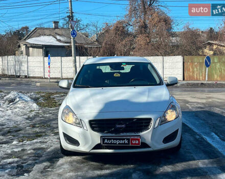 Білий Вольво B60, об'ємом двигуна 2 л та пробігом 288 тис. км за 9990 $, фото 1 на Automoto.ua