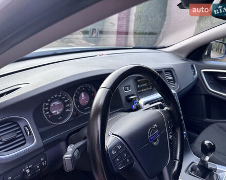 Белый Вольво B60, объемом двигателя 1.6 л и пробегом 242 тыс. км за 10850 $, фото 78 на Automoto.ua