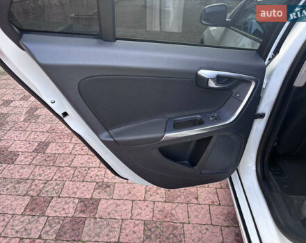 Белый Вольво B60, объемом двигателя 1.6 л и пробегом 242 тыс. км за 10850 $, фото 95 на Automoto.ua