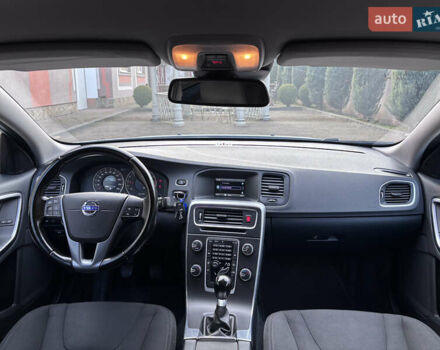 Белый Вольво B60, объемом двигателя 1.6 л и пробегом 242 тыс. км за 10850 $, фото 3 на Automoto.ua