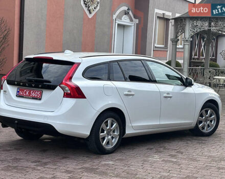 Белый Вольво B60, объемом двигателя 1.6 л и пробегом 242 тыс. км за 10850 $, фото 61 на Automoto.ua