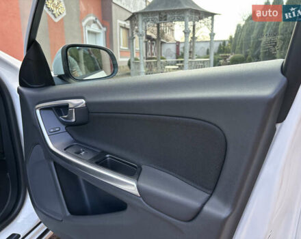 Белый Вольво B60, объемом двигателя 1.6 л и пробегом 242 тыс. км за 10850 $, фото 121 на Automoto.ua