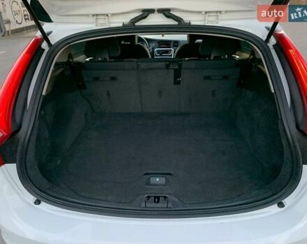 Белый Вольво B60, объемом двигателя 1.98 л и пробегом 183 тыс. км за 12900 $, фото 29 на Automoto.ua