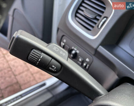 Белый Вольво B60, объемом двигателя 1.6 л и пробегом 242 тыс. км за 10850 $, фото 136 на Automoto.ua