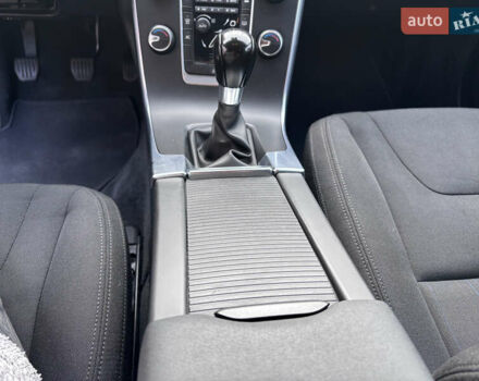 Белый Вольво B60, объемом двигателя 1.6 л и пробегом 242 тыс. км за 10850 $, фото 138 на Automoto.ua