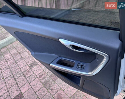 Белый Вольво B60, объемом двигателя 1.6 л и пробегом 242 тыс. км за 10850 $, фото 98 на Automoto.ua