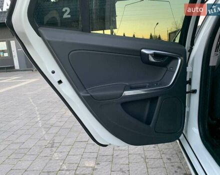 Белый Вольво B60, объемом двигателя 1.98 л и пробегом 183 тыс. км за 12900 $, фото 23 на Automoto.ua