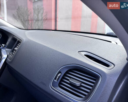 Белый Вольво B60, объемом двигателя 1.6 л и пробегом 242 тыс. км за 10850 $, фото 113 на Automoto.ua