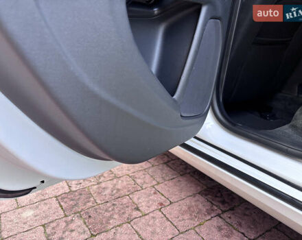 Белый Вольво B60, объемом двигателя 1.6 л и пробегом 242 тыс. км за 10850 $, фото 96 на Automoto.ua