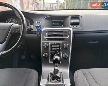 Белый Вольво B60, объемом двигателя 1.6 л и пробегом 242 тыс. км за 10850 $, фото 127 на Automoto.ua