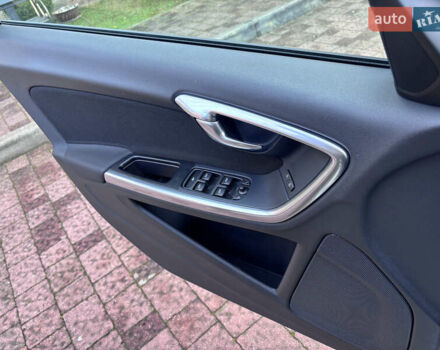 Белый Вольво B60, объемом двигателя 1.6 л и пробегом 242 тыс. км за 10850 $, фото 87 на Automoto.ua