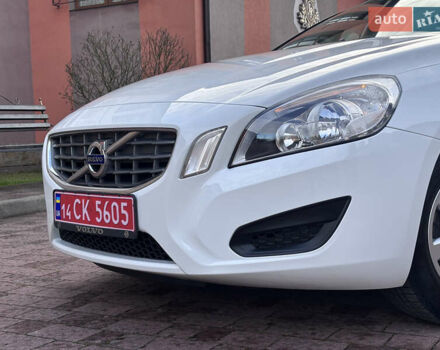 Белый Вольво B60, объемом двигателя 1.6 л и пробегом 242 тыс. км за 10850 $, фото 33 на Automoto.ua