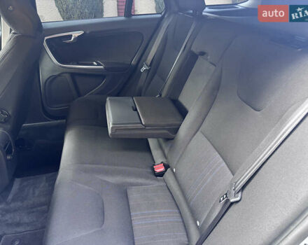 Белый Вольво B60, объемом двигателя 1.6 л и пробегом 242 тыс. км за 10850 $, фото 91 на Automoto.ua