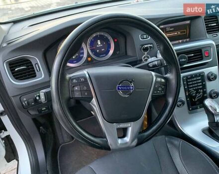 Белый Вольво B60, объемом двигателя 1.98 л и пробегом 183 тыс. км за 12900 $, фото 36 на Automoto.ua