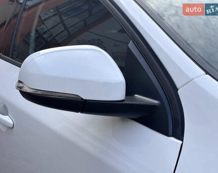 Белый Вольво B60, объемом двигателя 1.6 л и пробегом 242 тыс. км за 10850 $, фото 22 на Automoto.ua