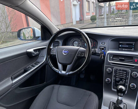 Белый Вольво B60, объемом двигателя 1.6 л и пробегом 242 тыс. км за 10850 $, фото 124 на Automoto.ua