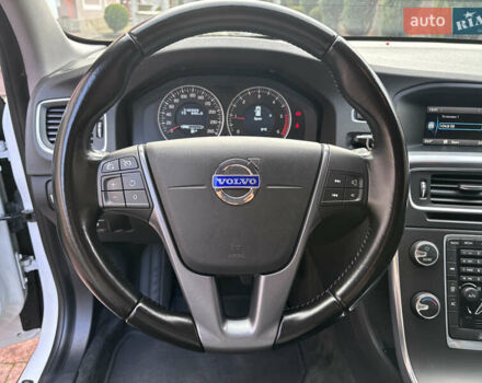 Белый Вольво B60, объемом двигателя 1.6 л и пробегом 242 тыс. км за 10850 $, фото 130 на Automoto.ua