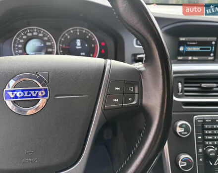 Белый Вольво B60, объемом двигателя 1.6 л и пробегом 242 тыс. км за 10850 $, фото 132 на Automoto.ua