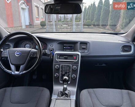 Белый Вольво B60, объемом двигателя 1.6 л и пробегом 242 тыс. км за 10850 $, фото 123 на Automoto.ua