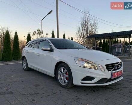 Белый Вольво B60, объемом двигателя 1.98 л и пробегом 183 тыс. км за 12900 $, фото 2 на Automoto.ua