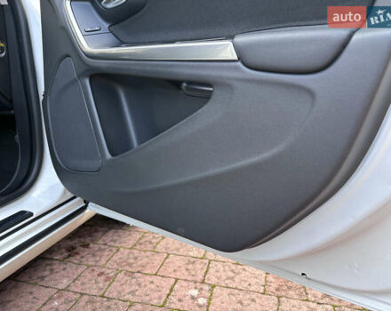 Белый Вольво B60, объемом двигателя 1.6 л и пробегом 242 тыс. км за 10850 $, фото 120 на Automoto.ua