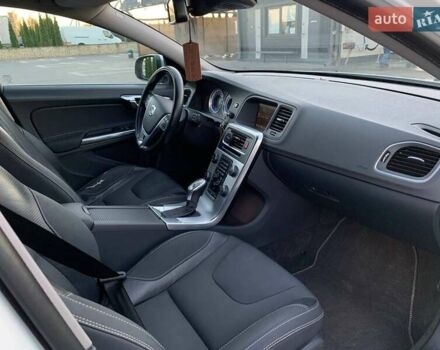 Белый Вольво B60, объемом двигателя 1.98 л и пробегом 183 тыс. км за 12900 $, фото 27 на Automoto.ua