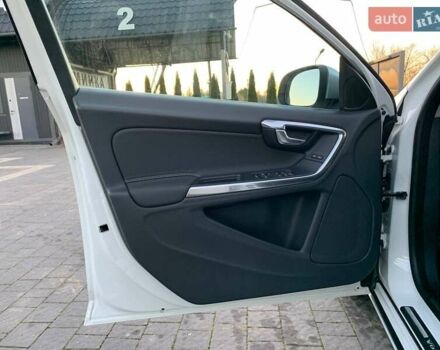 Белый Вольво B60, объемом двигателя 1.98 л и пробегом 183 тыс. км за 12900 $, фото 16 на Automoto.ua